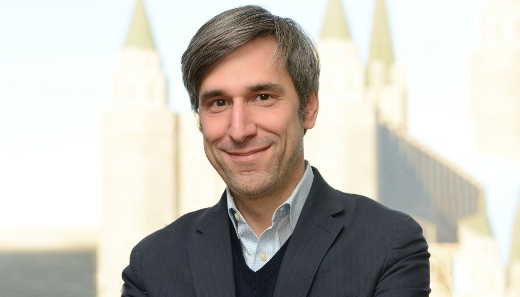 Selon Patrick Turmel, ce n’est pas vraiment l’arrivée d’une dictature ou un coup d’État qui menace aujourd’hui les démocraties. C’est plutôt une série de petits gestes ou de décisions qui participent au glissement de la démocratie vers son contraire.