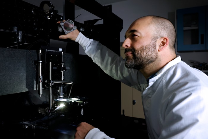Jérôme Lapointe, professionnel de recherche et premier auteur de l’étude, dans le laboratoire au COPL