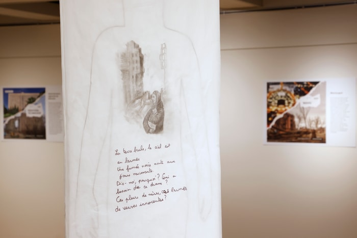 Le dessin a été réalisé par la doctorante Alina Marymonchyk, alors que la poésie a été composée par sa mère, Myroslava Marymonchyk.