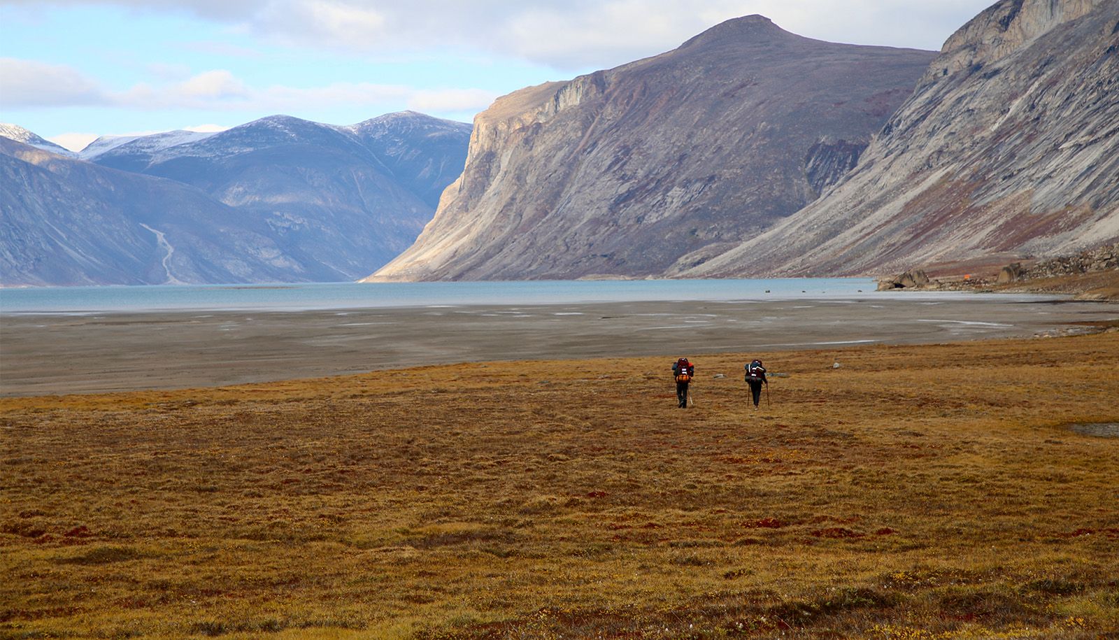 Dernière journée du long périple d’AKOR 2024, alors que l’équipe termine sa traversée à pied de la vallée Akshayuk pour atteindre les fjords de la côte est de l’île de Baffin, au Nunavut, le 7 septembre.