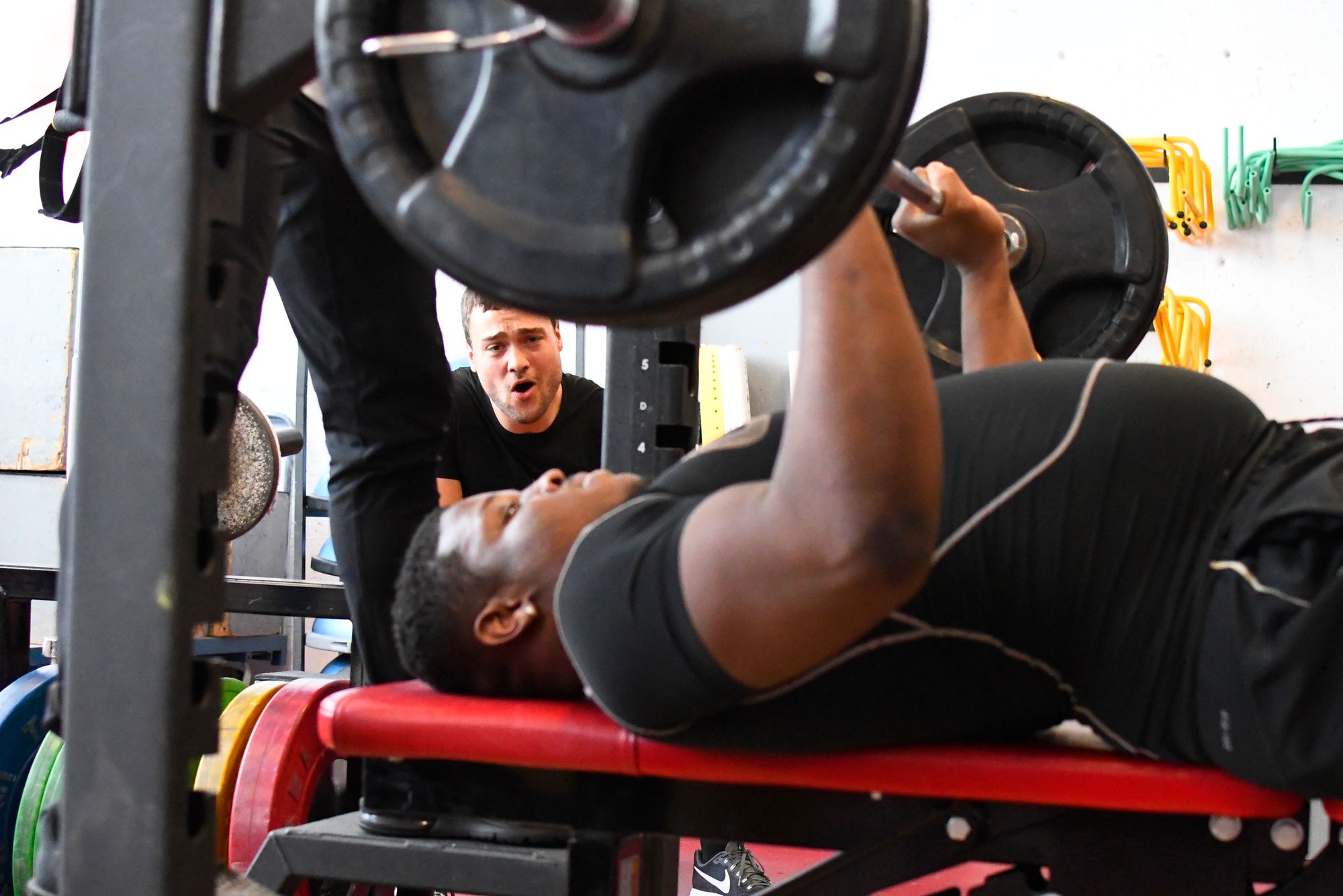 Kétel Assé, joueur de ligne offensive du Rouge et Or, lors de son Pro Day au PEPS de l’Université Laval.