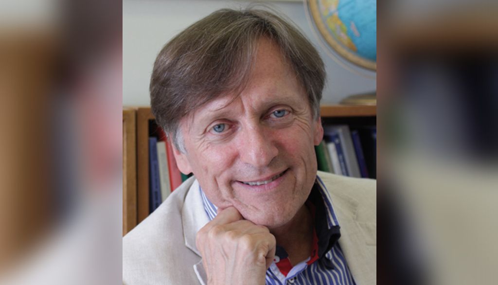 Docteur honoris causa de l’Université d’Aix-Marseille, le sociologue Daniel Mercure a été professeur invité dans une quinzaine d’universités au cours de sa carrière. Il est aussi l’auteur d’une vingtaine d’ouvrages. Un des faits saillants de son parcours sont ses recherches sur l’ethos du travail, soit l’ensemble des attitudes, valeurs et croyances qui président au comportement quotidien au travail.