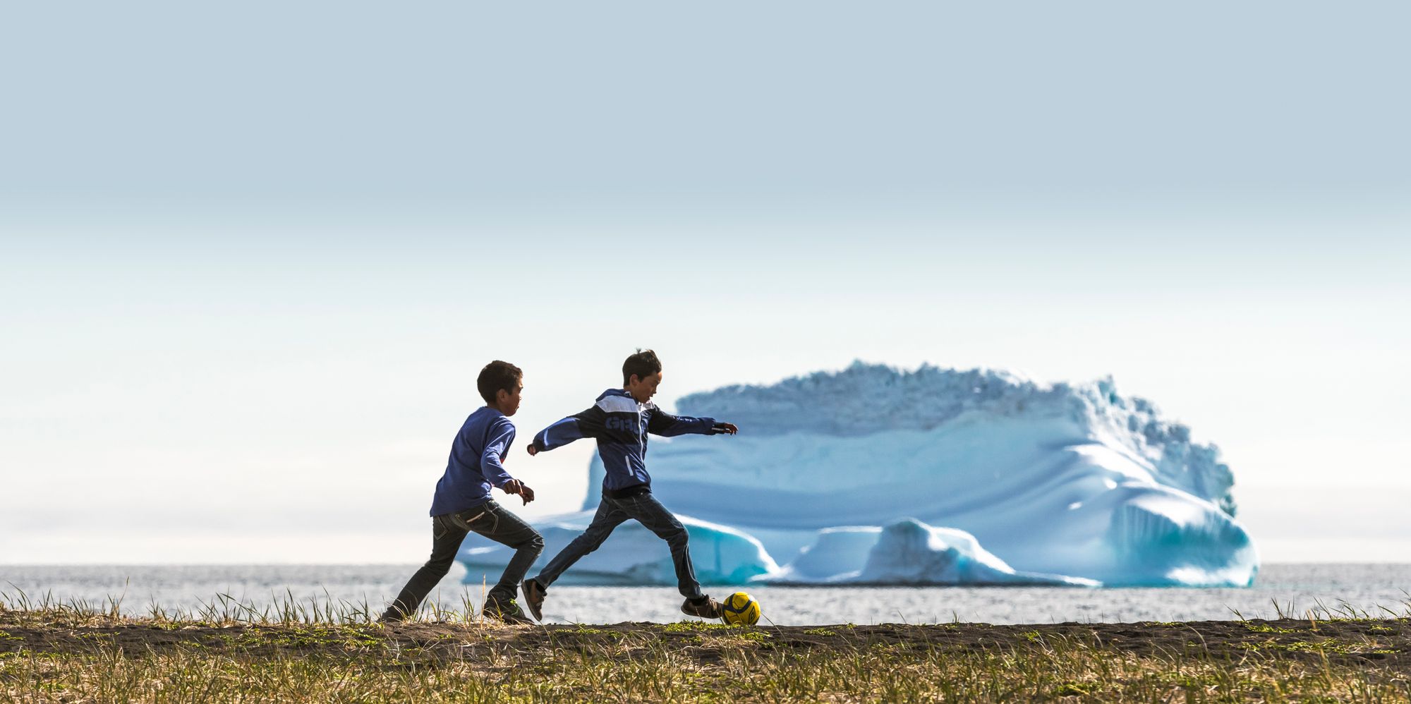 Inuit-enfants-soccer-credit-Karsten-Bidstrup--Visit-Greenland