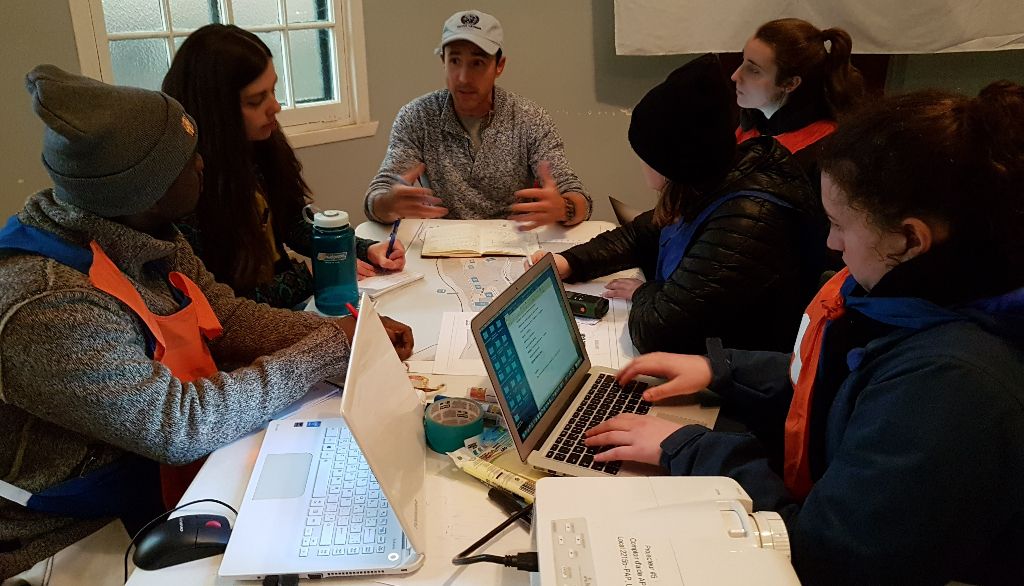 Réunions, planification et travail d'équipe sont au programme.