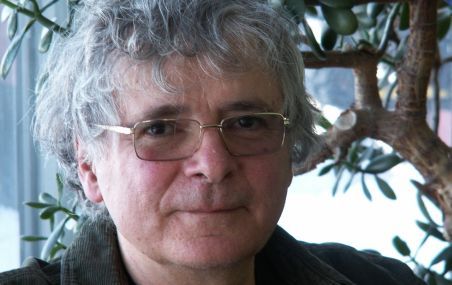 <p>Conrad Cloutier, professeur au Département de biologie: «le sort des beaux monarques suscite beaucoup de sympathie et d'attention, mais beaucoup d'autres espèces d'insectes subissent les contrecoups de la disparition des mauvaises herbes».</p>