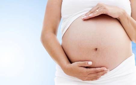 <p>Passer le test de dépistage pour la trisomie 21 est une décision conduisant à des choix difficiles qui doivent être faits dans un contexte d'incertitude, d'où l'intérêt d'un outil d'aide destiné à la femme enceinte, à son conjoint et à l'équipe soignante.</p>