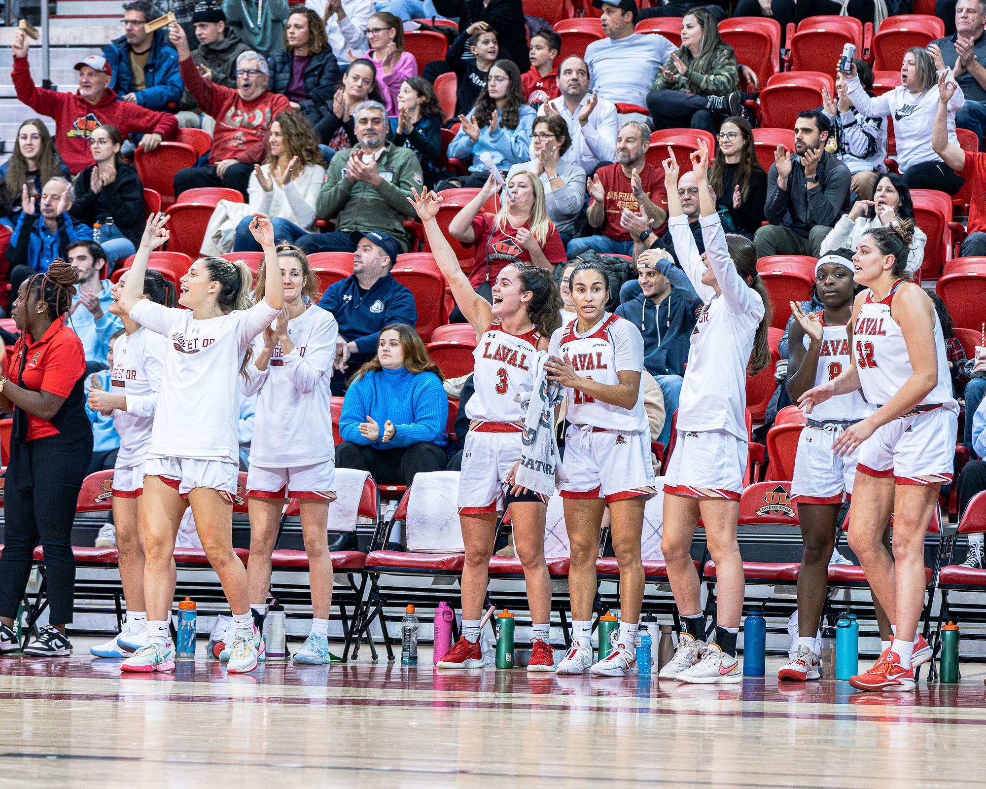 L’équipe féminine de basketball Rouge et Or de l'Université Laval.