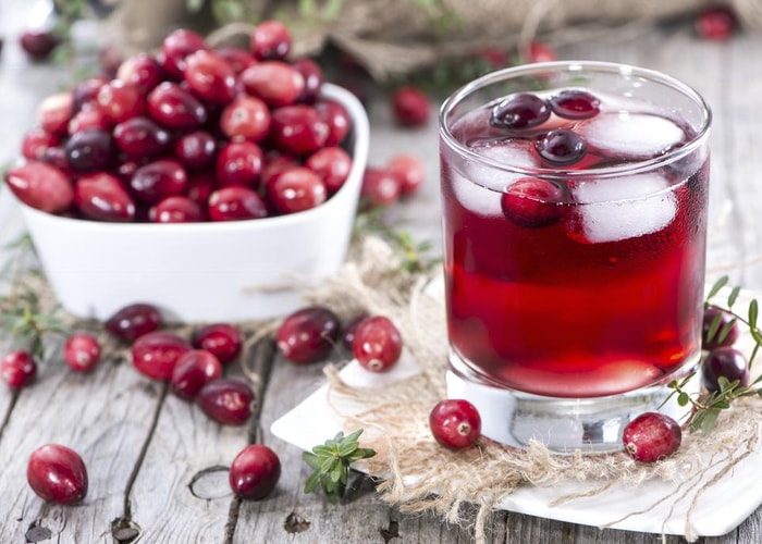 Le procédé conçu par les chercheurs permet de réduire considérablement l'acidité du jus de canneberge pur tout en conservant les polyphénols, qui sont responsables de ses vertus santé.