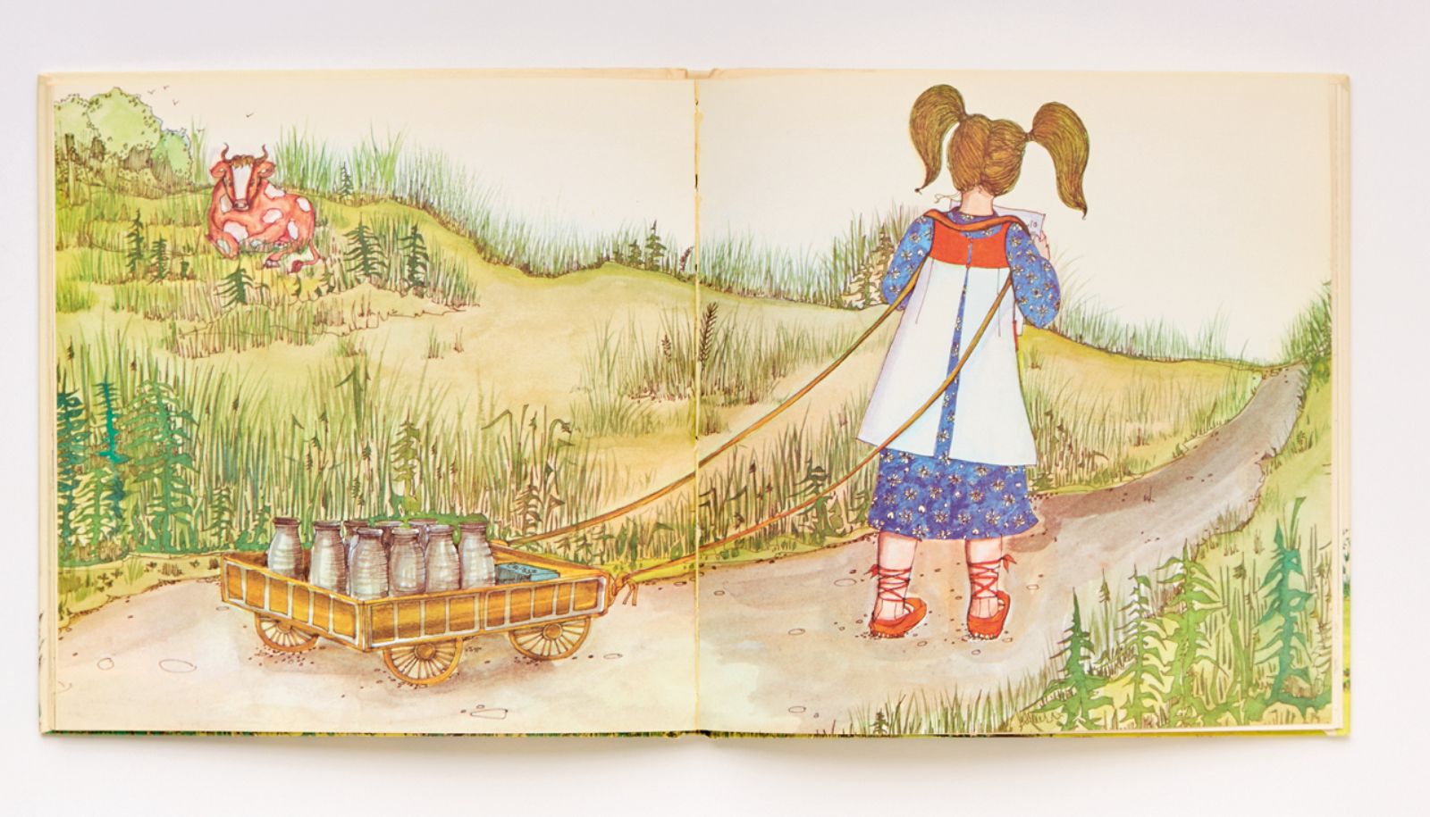 <p>Avec ses personnages de fillettes en robes et bien coiffées, de mère chargée des travaux ménagers, de garçon jouant avec ses voitures et de père «toujours à son bureau ou en voyage», <i>Ma vache Bossie</i> présente une vision plutôt traditionnelle des rôles de genre.</p>