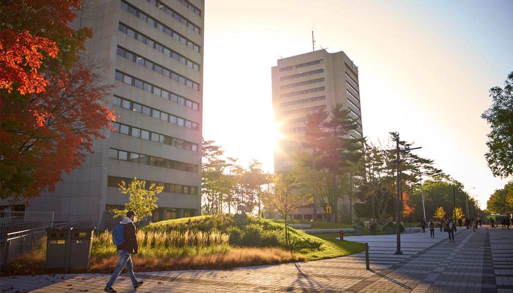 Le campus de l'Université Laval par un matin automnal