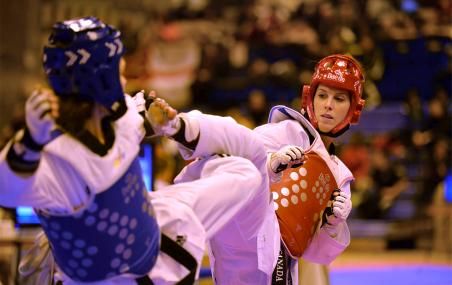 La taekwondoïste Charlotte Brown, durant son combat de demi-finale contre l'Anglaise Nicole Huntington, lors du Championnat de taekwondo du Commonwealth, en novembre, à Édimbourg.