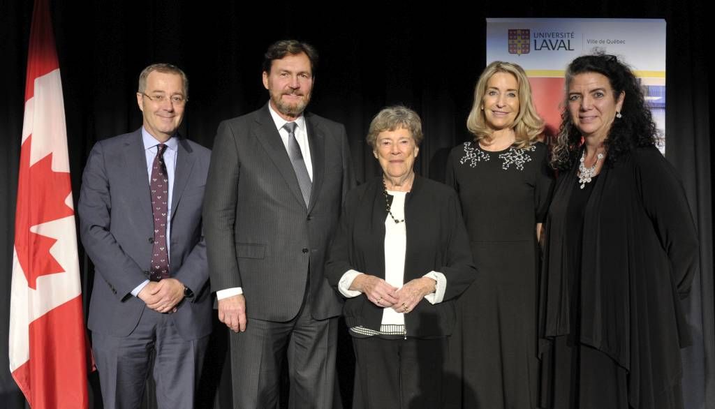 <p>Jocelyn Verdon, avocat associé chez Garneau Verdon Samson Lemieux Armanda, le très honorable Richard Wagner, juge en chef de la Cour suprême du Canada, Claire L'Heureux-Dubé, ex-juge de la Cour suprême et juge en résidence à la Faculté de droit, Anne-Marie Laflamme, doyenne de la Faculté de droit, Marie-Claire Belleau, professeure à la Faculté de droit.</p>