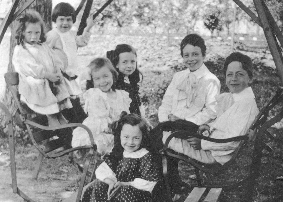famille-Brault-Laval-Des-Rapides-1909-credit-domain-public