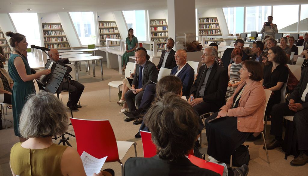 <p>Le lancement français de la Chaire collective franco-québécoise sur les enjeux contemporains de la liberté d’expression avait lieu à la Bibliothèque Gaston-Miron – Études québécoises, à Paris, le 31 mai.</p>