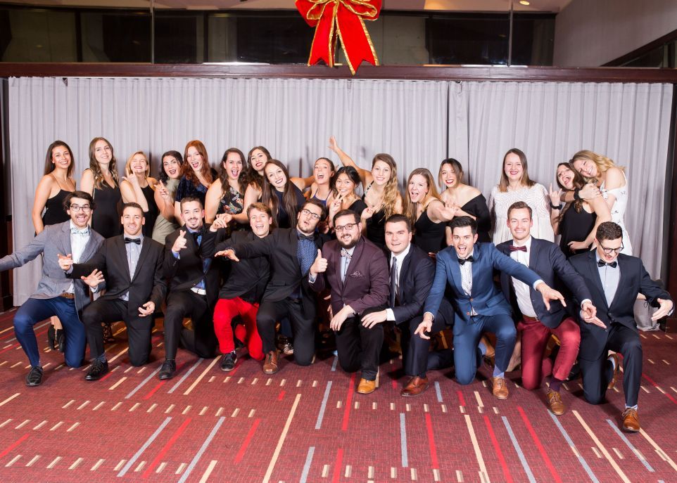 <p>La délégation de l’Université Laval photographiée durant le cocktail qui précédait le gala de clôture du Symposium GRH.</p>