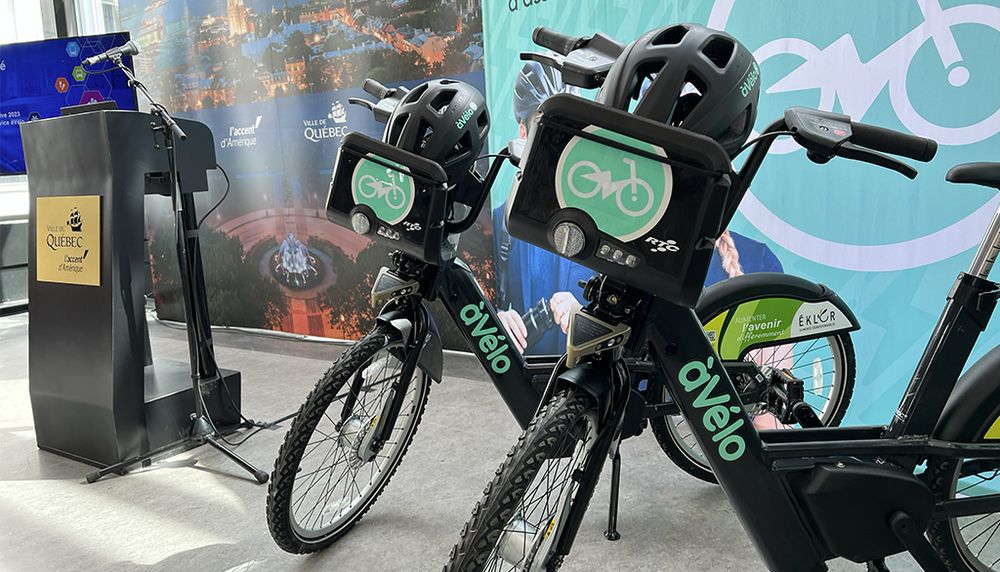 Les vélos du service de vélopartage sont fabriqués par une entreprise québécoise et ont une valeur unitaire de 3000$. Ils sont offerts en location, sous forme de divers abonnements, ou pour un trajet unique.
