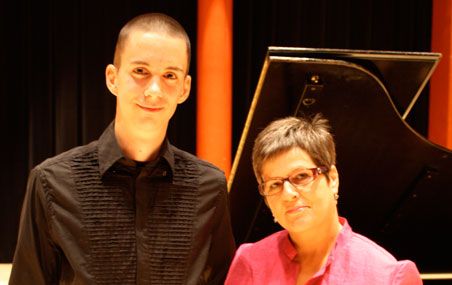 <p>Mikaël Francoeur et Monique Boivin, fille des donateurs à l'origine du concours.</p>
