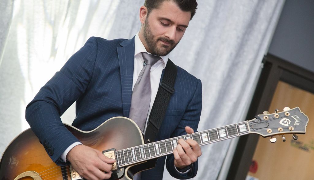 <p>Pour François Rioux, la guitare est une passion de longue date.</p>