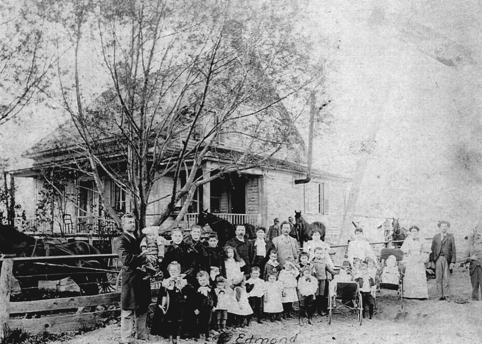 <p>La famille Omer Beauchemin, de Sainte-Monique-de-Nicolet, en 1896. En 1881, le Québec comptait 1,3 million d'habitants. En 1911, le chiffre était de 2 millions.</p>