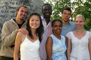 L'Université est motivée par la volonté de respecter les droits des personnes, de leur éviter toute forme de discrimination, de leur accorder un traitement équitable et des chances égales de succès.