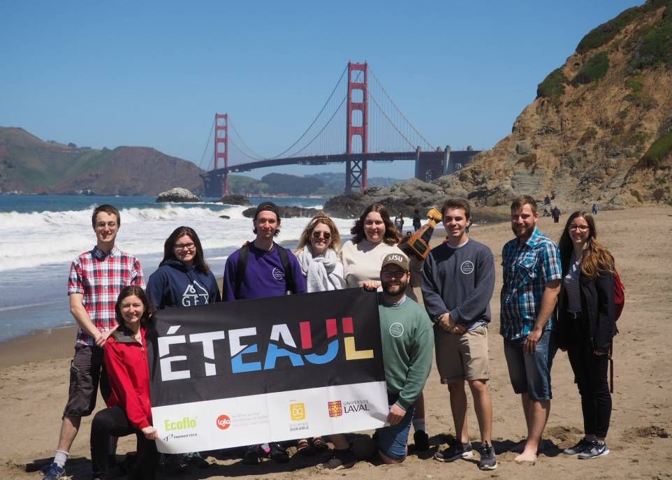 <p>Les membres de l'équipe devant le pont du Golden Gate. Rangée du bas: Mélina Blanchette et Hugues Chénard-Poirier. Rangée du haut: Jaril Deschamps, Dominique Boivin, Alexandre Tardif, Marjorie Parenteau-Thibault, Léa Gagnon, Frédéric Gagnon, Etienne Forgues et Juliette Corrivault-Gascon.</p>