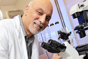<p>Mohamed Chahine, chercheur à la Faculté de médecine: «La paramyotonie congénitale fait partie des maladies orphelines. Peu de personnes en souffrent et il n'y a pas de regroupement de malades ni de fondation pour sensibiliser la population et appuyer la recherche.»</p>