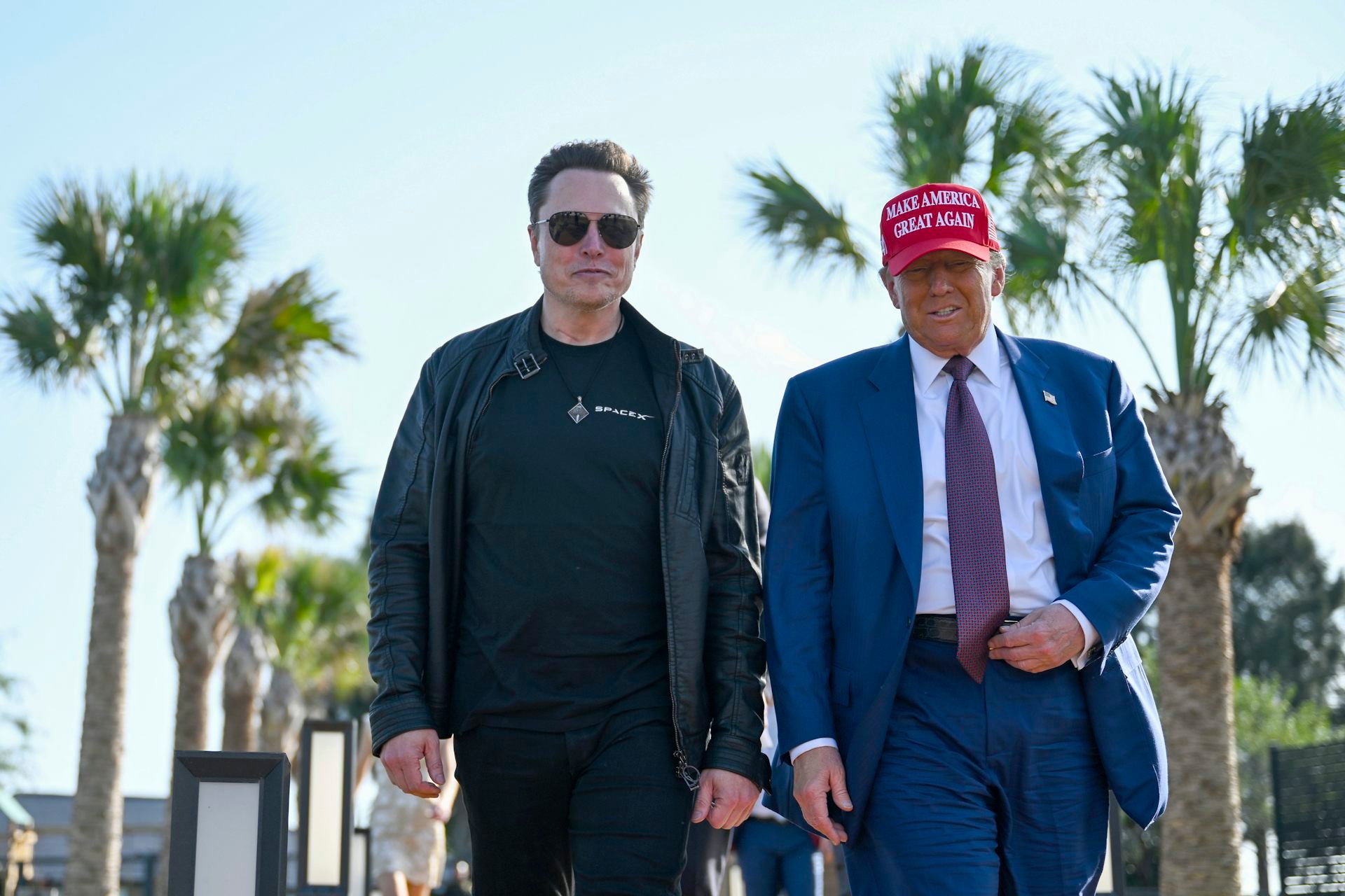 Après avoir historiquement appuyé le Parti démocrate, le milliardaire Elon Musk a donné un soutien inconditionnel au président Donald Trump.