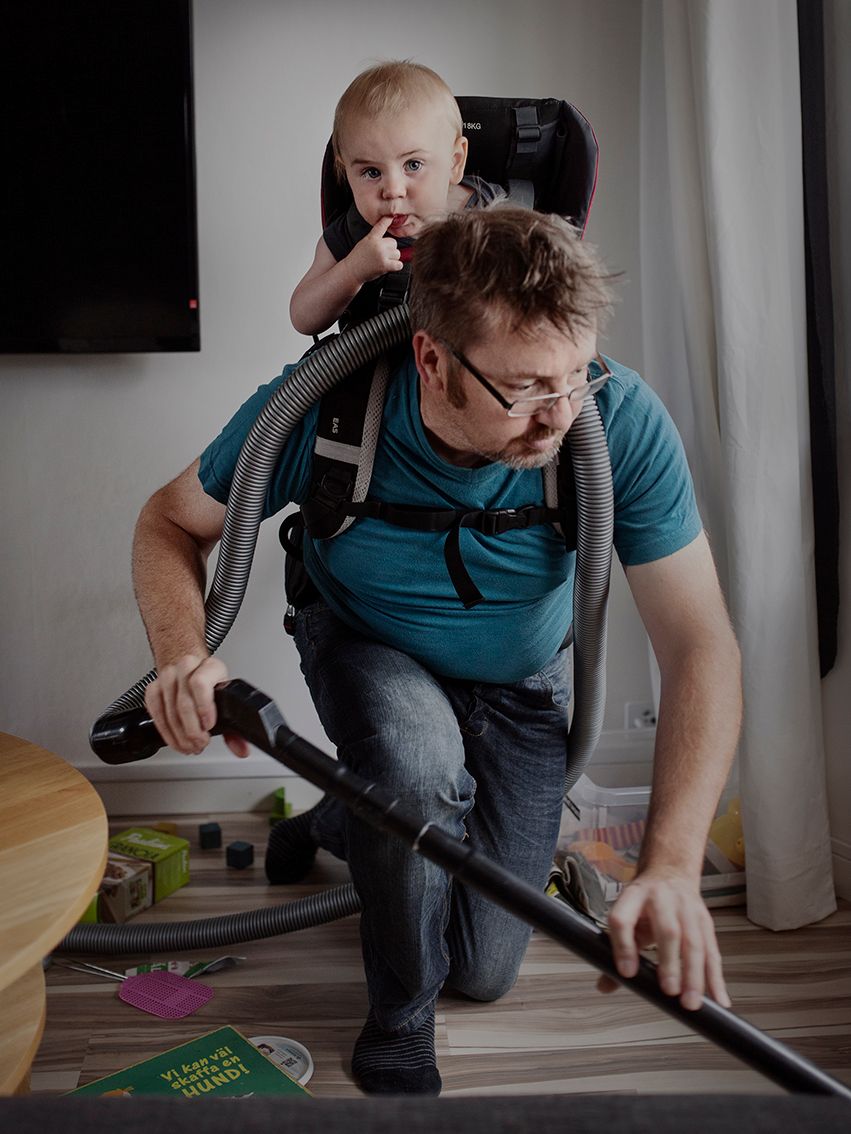 <p>Au Québec, les mères prennent davantage de semaines de congé parental que les pères, même si ces derniers s’impliquent de plus en plus grâce à ce régime.</p>