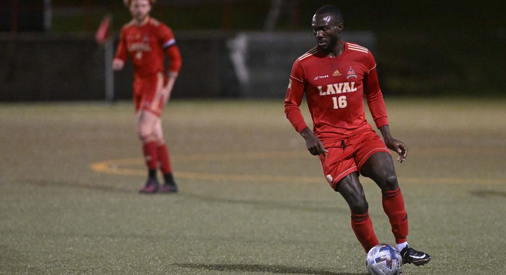 Cédrik Kenzong, milieu de terrain, du club de soccer Rouge et Or de l'Université Laval
