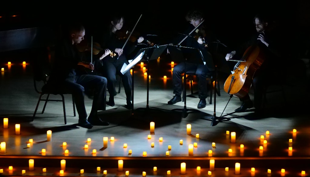 Le quatuor à cordes dirigé par le professeur Brett Molzan, à gauche, avec Roxane Michaud, William Foi et Vincent Dorion-Thériault.
