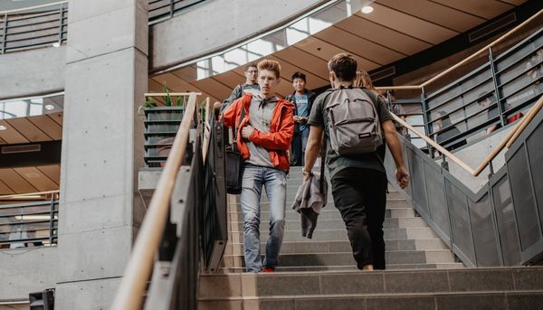 <p>L’ensemble
des cours touchés par la grève reprendront selon l’horaire habituel ce
vendredi 31 mars ou, au plus tard, le lundi 3 avril. </p>