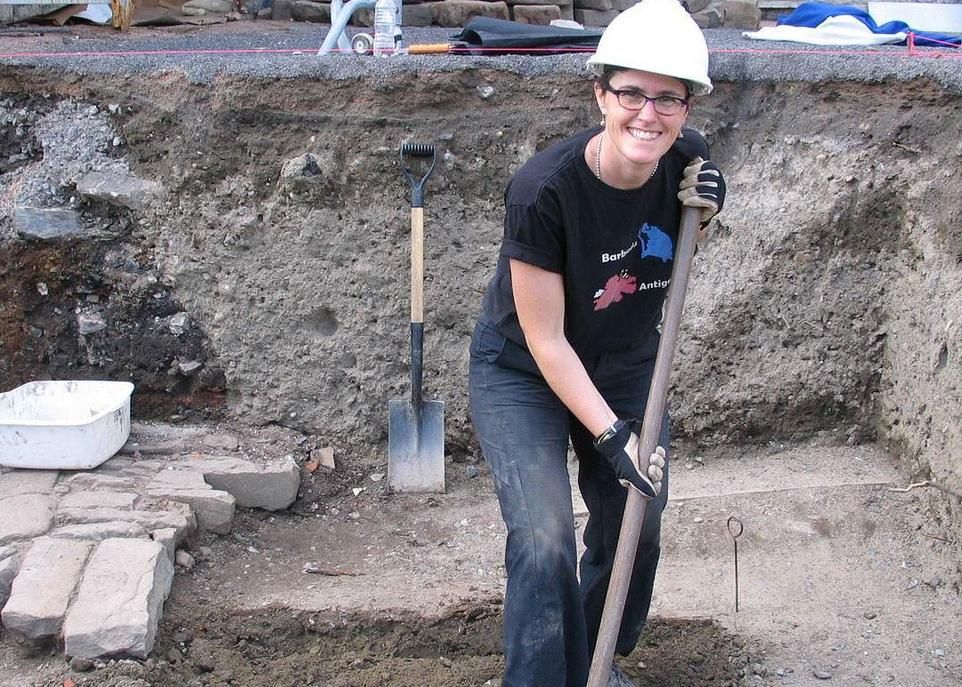 <p>Allison Bain, professeure au Département des sciences historiques et directrice du Laboratoire d'archéologie environnementale, a donné une conférence sur le thème des heureux hasards.</p>