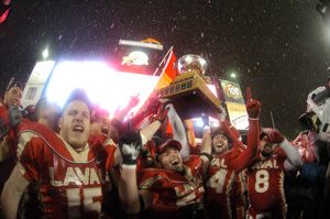 Le Rouge et Or Football a remporté la finale canadienne quatre fois au cours des six dernières saisons, soit en 2003, 2004, 2006 et 2008 (photo). Plus de 80 000 spectateurs ont assisté aux parties du Rouge et Or au cours de chacune des huit dernières saisons. Les succès de foule de l'équipe représentent environ 20 % à 25 % de l'assistance totale au Canada dans le réseau universitaire de football.