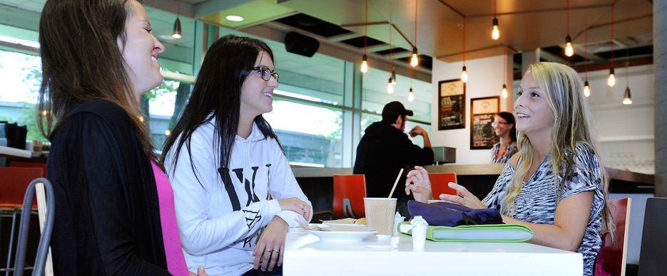 <p>Ouvert juste à temps pour la rentrée, le Fou AELIÉS se situe à la croisée du café et du bistrot de quartier. </p>