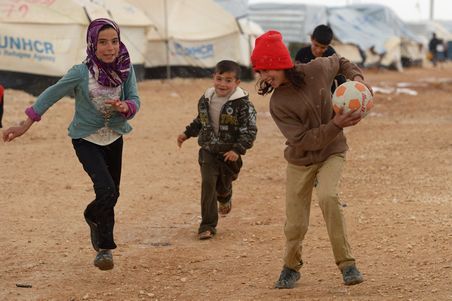 Depuis la création de la Clinique de droit international pénal et humanitaire, en 2008, quelque 300 stagiaires ont collaboré avec des organismes tels que Peace and Justice Initiative, Avocats sans frontières et Amnistie internationale.