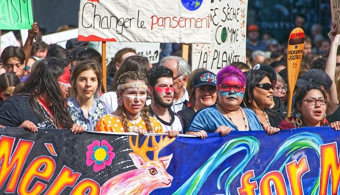 <p>Une grande marche pour le climat s’est tenue à Montréal le 27 septembre 2019. Quelque 500 000 manifestants ont assisté au discours de la jeune militante écologiste suédoise Greta Thunberg.</p>