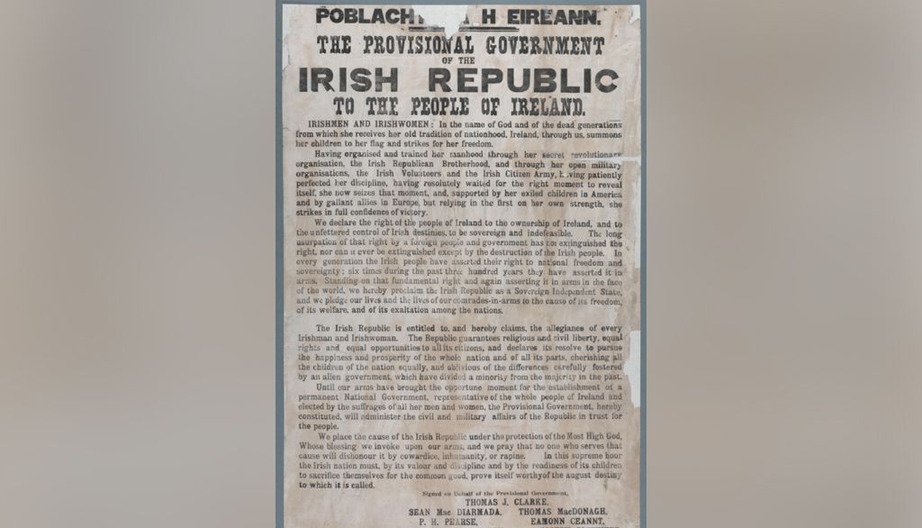 Cette affiche témoigne de la guerre d'influence entre autorités impériales et groupes contestataires républicains en Irlande. Il s'agit de la Proclamation de la république irlandaise de 1916. Cette affiche, plaquée sur les murs du Bureau de poste général de Dublin, avait été collée sur des affiches de recrutement de l'armée britannique.