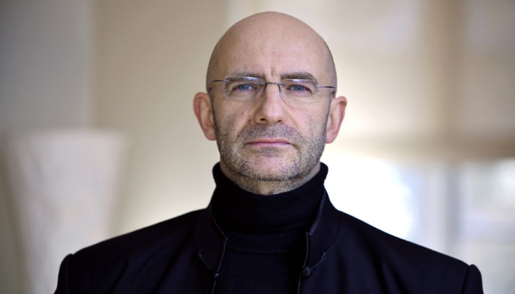 <p>Thierry Belleguic est professeur au Département de littérature, théâtre et cinéma. Il est aussi responsable de la Communauté de recherche interdisciplinaire sur la vulnérabilité, codirecteur du Vita-Lab, directeur d’Accès Savoirs et directeur du Laboratoire international associé «Arts, société et mieux-être».</p>