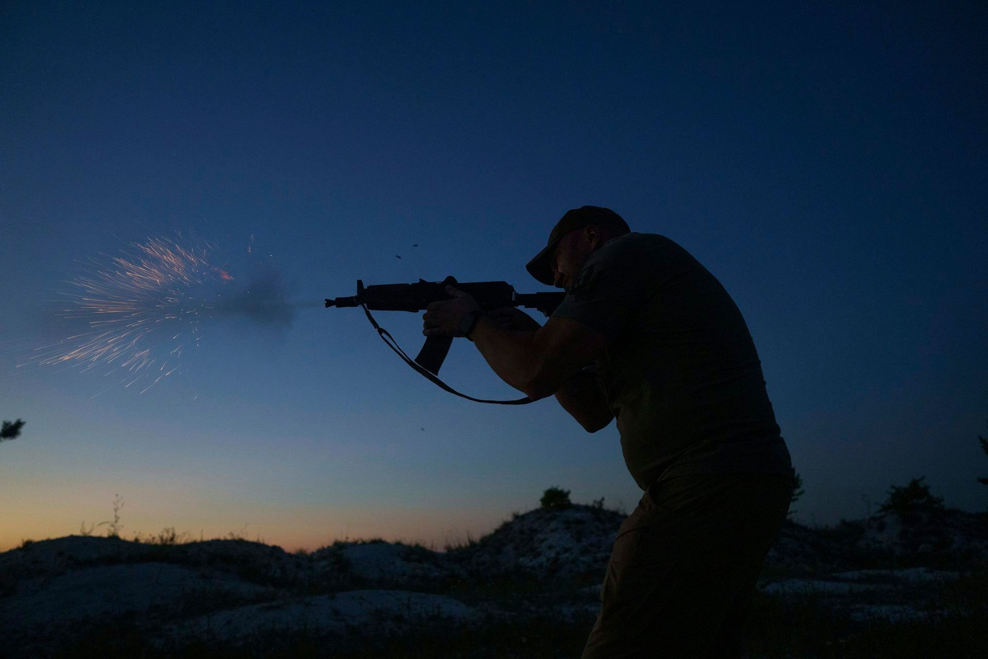 <p>Un militaire ukrainien lors d&#39;un entraînement dans la région de Donetsk, en Ukraine, le 29 juin 2024. À court d&#39;hommes au front, l&#39;Ukraine a besoin d&#39;enrôler des femmes pour combattre l&#39;armée russe. </p>