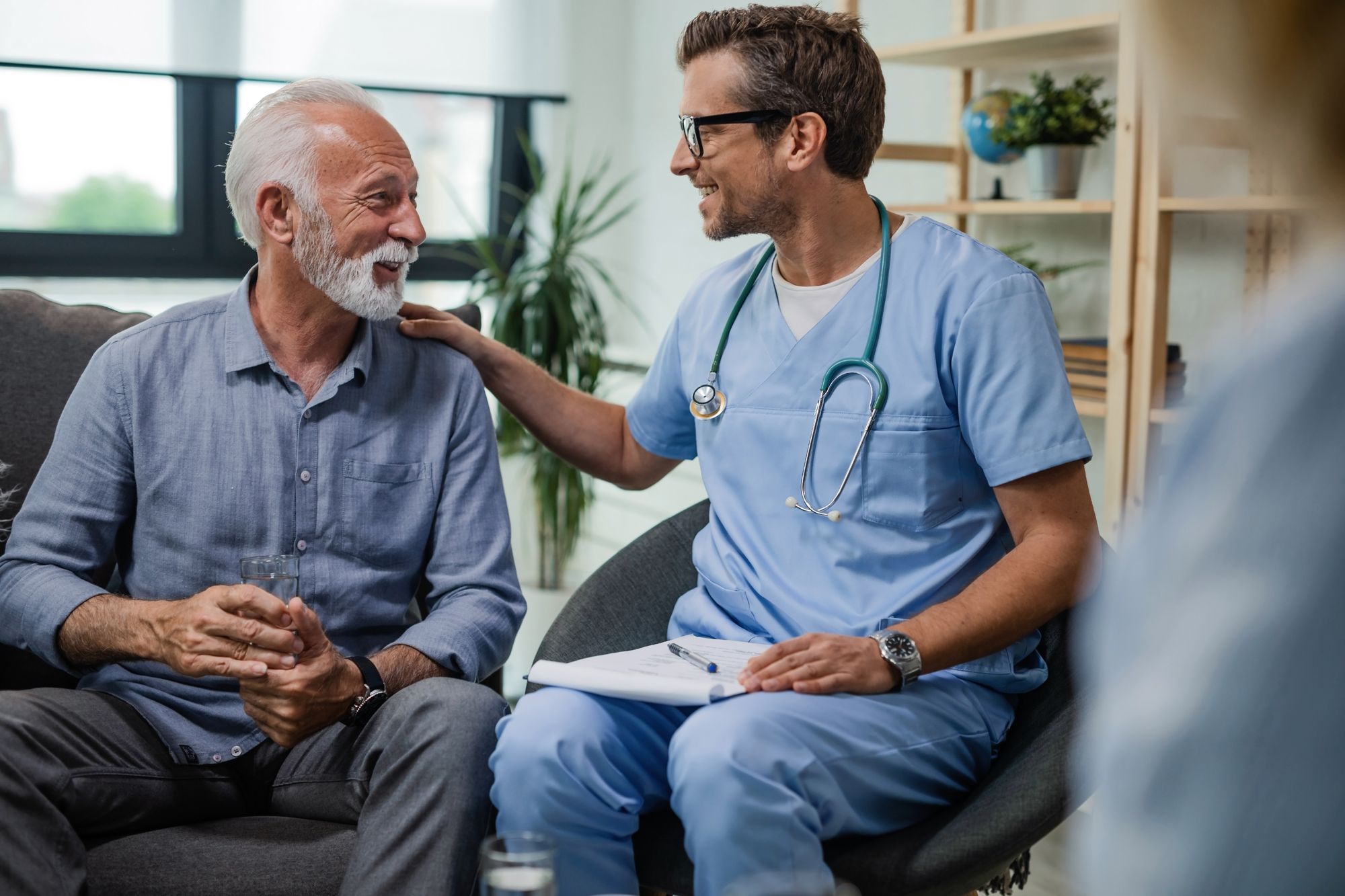 Le concept de développement durable appliqué à la santé repose sur cinq compétences clés. Ce sont l’aptitude à comprendre un problème, l’aptitude à analyser les risques de l’action ou de l’inaction dans une situation donnée, l’évaluation des valeurs du patient, l’élaboration du plan d’action et la communication efficace avec le patient.