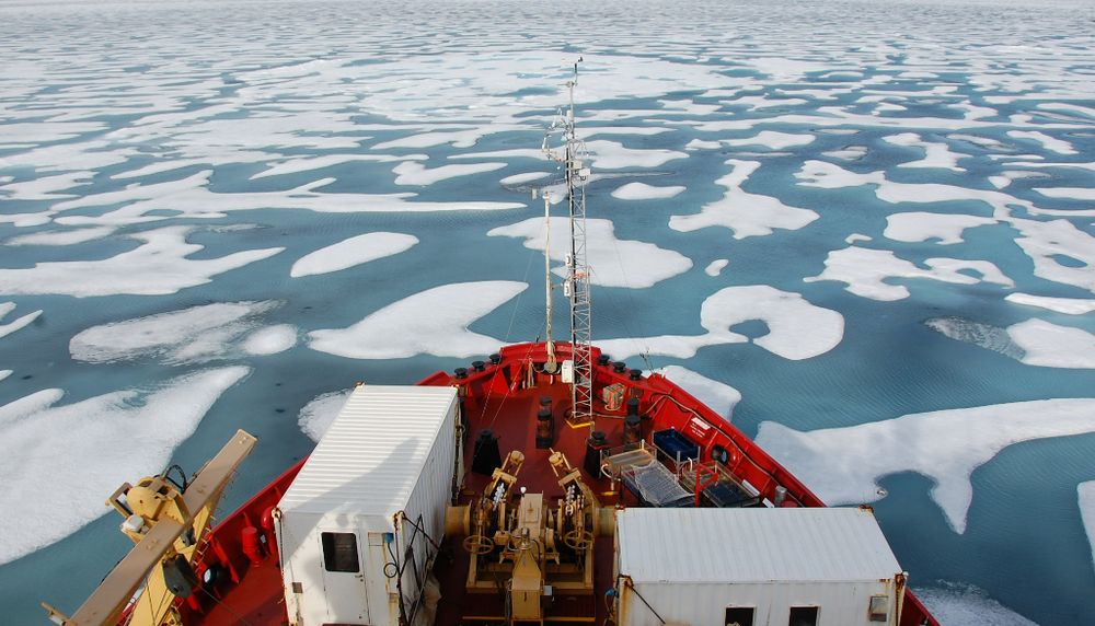 <p>Marcel Babin a présenté de magnifiques images du brise-glace de recherche NGCC Amundsen.</p>