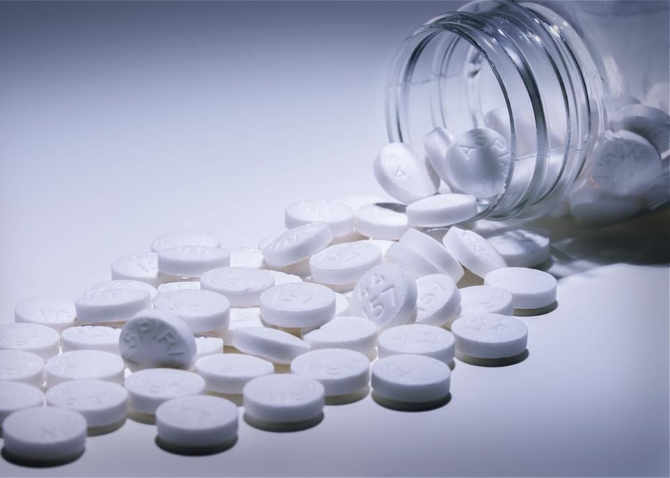 <p>Au Canada, entre 44 000 et 50 000 personnes subissent annuellement un remplacement du genou ou de la hanche. Comme l'aspirine coûte environ 40 fois moins cher qu'un anticoagulant couramment utilisé, la substitution de médicaments entraînerait des économies substantielles.</p>