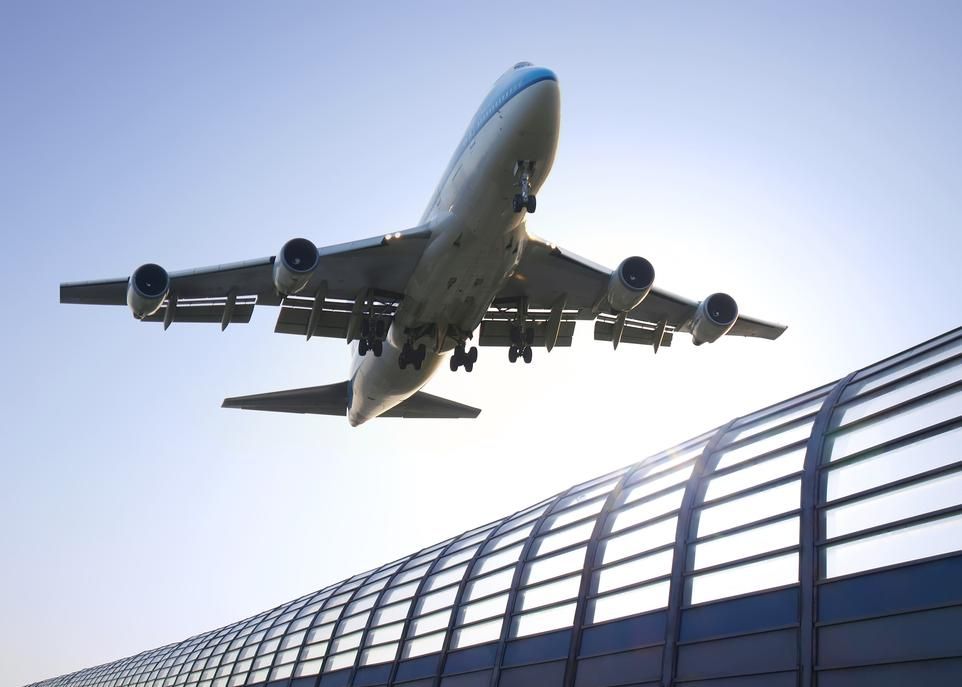 Les projets de stage touchent des domaines tels que l'aérodynamique et la propulsion aérospatiale, les structures et matériaux ainsi que les systèmes embarqués.