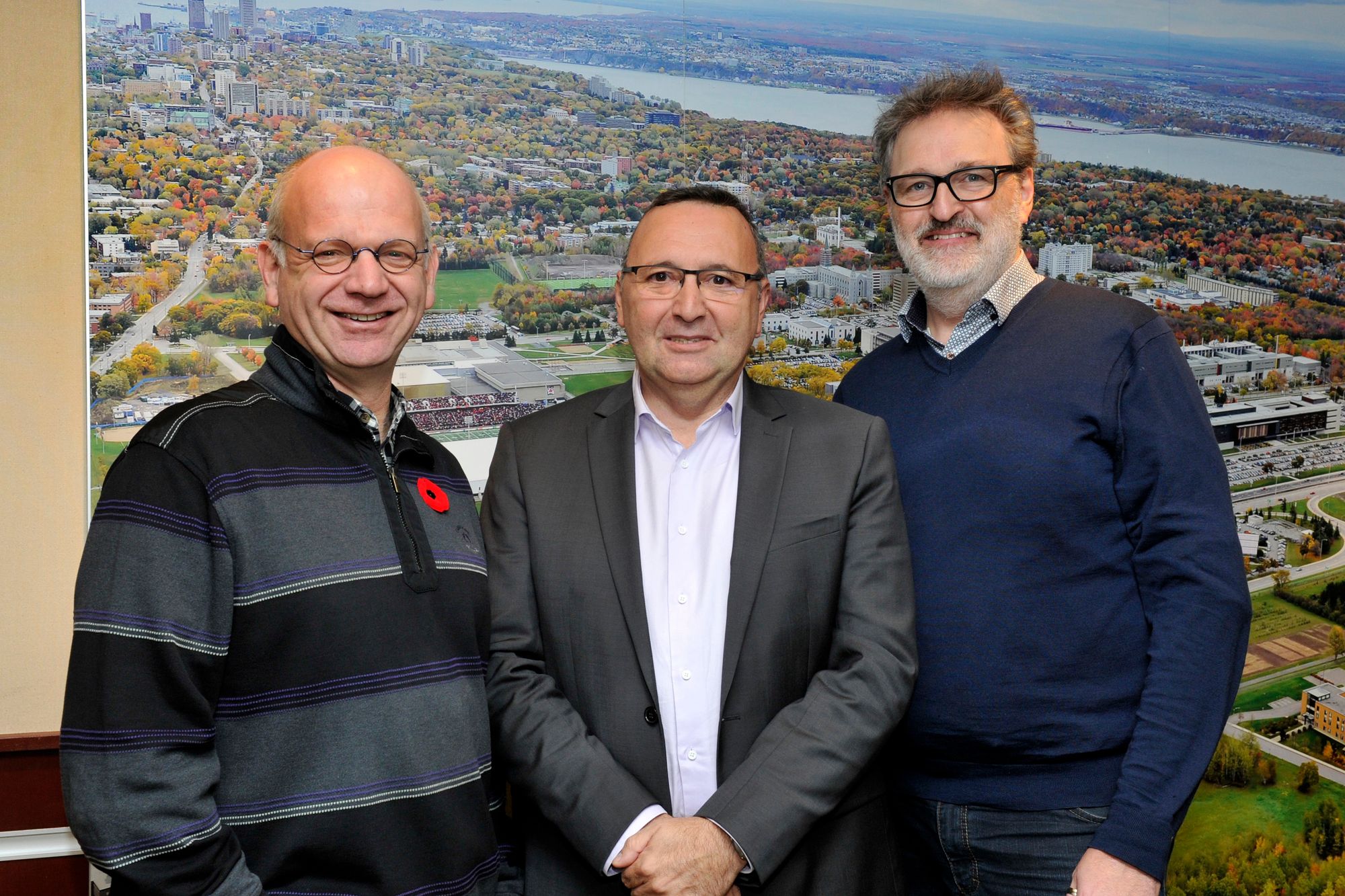 <p>Peter Vanrolleghem, Alain Dupuy et François Anctil lors de la présentation sur le réseau scientifique AQeau². Alain Dupuy et François Anctil sont les coresponsables du réseau.</p>