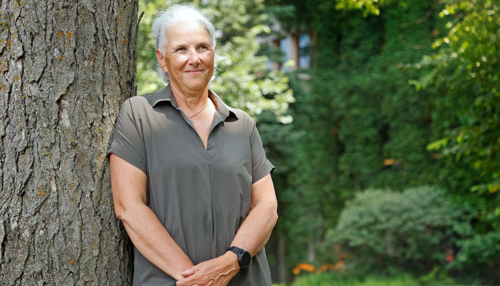 Depuis 1991, Martine Lapointe est une technicienne hautement appréciée des étudiants et des professeurs du Département des sciences du bois et de la forêt. Elle a d'ailleurs remporté en 2024 le prix Gaston-St-Jacques décerné par l'Association pour l'enseignement de la science et de la technologie au Québec, qui salue les réalisations professionnelles et les qualités humaines remarquables d'un technicien en travaux pratiques.