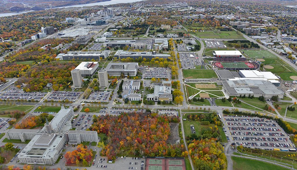 <p>Vue aérienne du campus de l'Université Laval</p>