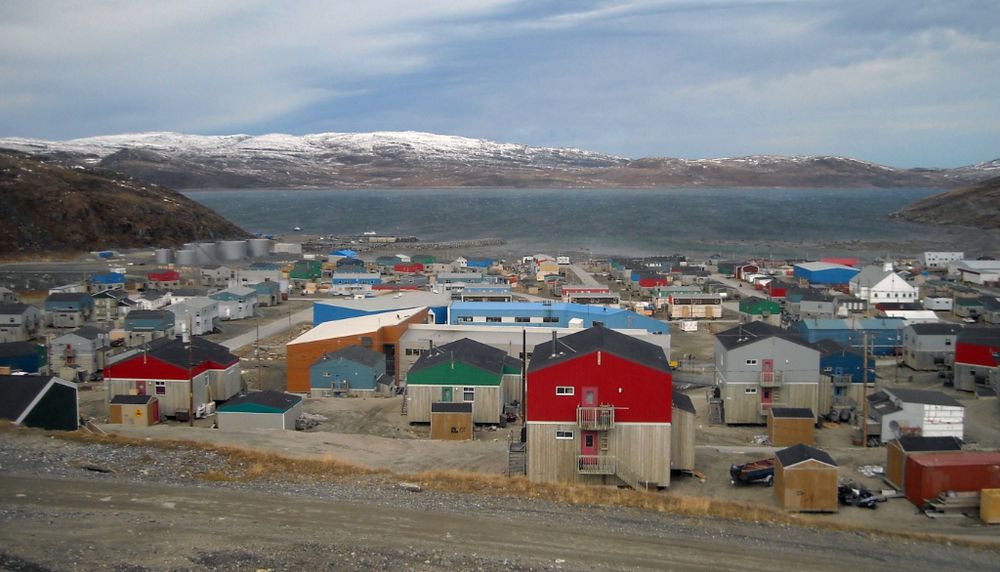 L’équipe d’experts a rencontré les 14 communautés du Nunavik. L’Amundsen a notamment jeté l’ancre devant le village de Salluit.