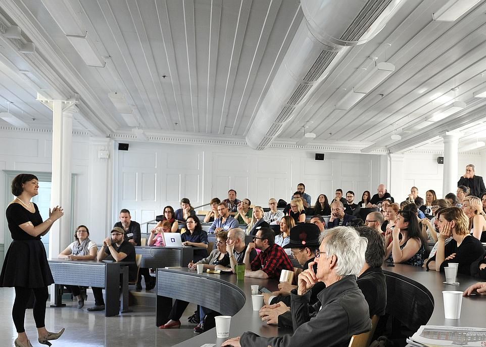 Initiative née à New York en 2008, le mouvement CreativeMornings rassemble, un vendredi par mois dans plus d'une centaine de villes, des innovateurs de différents horizons.