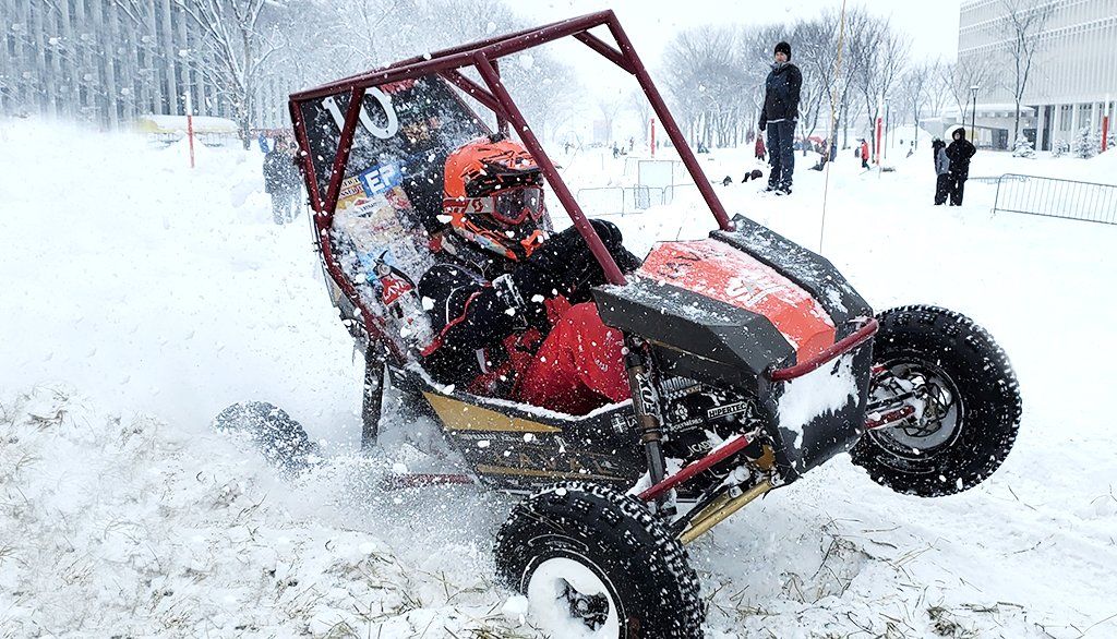 <p>L’un des deux bajas de l’Université Laval ayant pris part à la course d’endurance de deux heures dans le Grand Axe du campus. L’étudiant Maxime Pelletier est au volant. Durant l’épreuve, il a cédé sa place à son coéquipier Antoine Drouin. Ils ont terminé la course au quatrième rang après avoir effectué 40 tours.</p>
