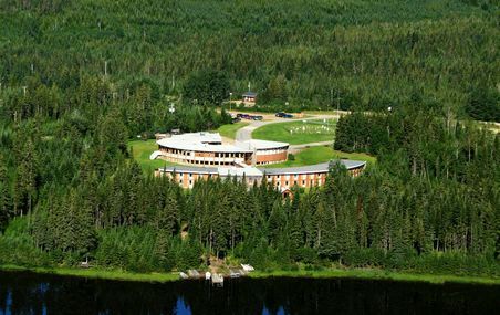 <p>Les étudiants et chercheurs travaillant sur les problématiques du territoire forestier ont maintenant un terrain de jeux six fois plus grand pour perfectionner l'art d'aménager et de cultiver les ressources des forêts du Québec.</p>